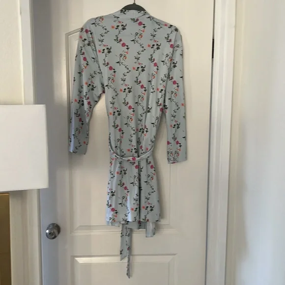 Hill House The Drew Robe in Pond Floral - Picture 4 of 9